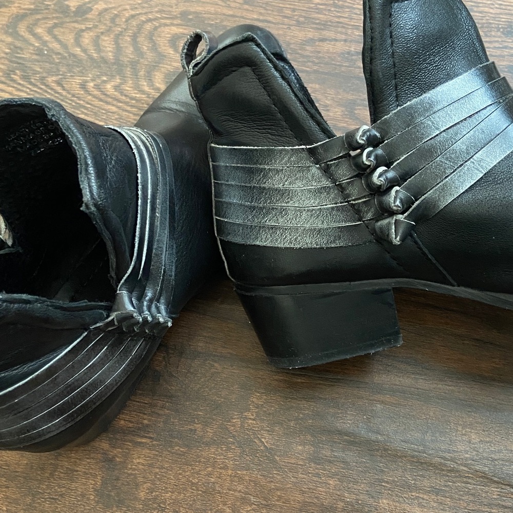 Diba's Skylar Black and Silver Ankle Booties, size 7.5M - Picture 6 of 13